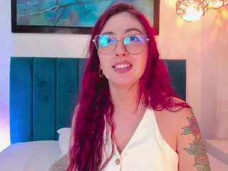 EmilyWatsonn's Live Sex Cam Show
