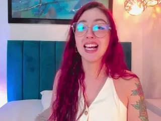 EmilyWatsonn's Live Sex Cam Show
