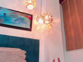 EmilyWatsonn's Live Sex Cam Show