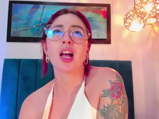 EmilyWatsonn's Live Sex Cam Show