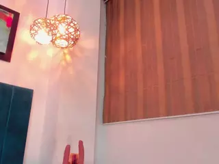 EmilyWatsonn's Live Sex Cam Show