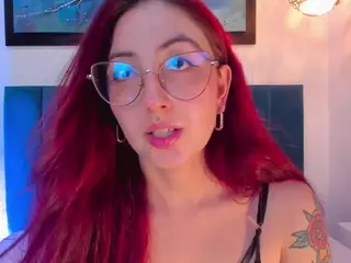 EmilyWatsonn's Live Sex Cam Show