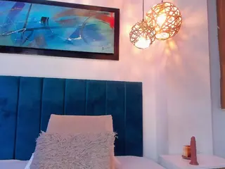 EmilyWatsonn's Live Sex Cam Show