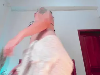 EmilyWatsonn's Live Sex Cam Show