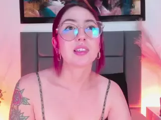 EmilyWatsonn's Live Sex Cam Show