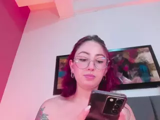 EmilyWatsonn's Live Sex Cam Show