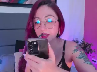 EmilyWatsonn's Live Sex Cam Show