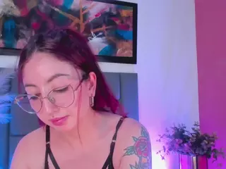 EmilyWatsonn's Live Sex Cam Show