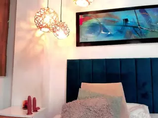 EmilyWatsonn's Live Sex Cam Show