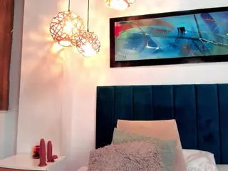 EmilyWatsonn's Live Sex Cam Show