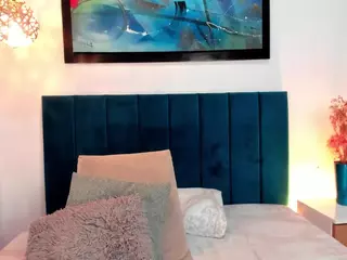 EmilyWatsonn's Live Sex Cam Show