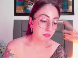 EmilyWatsonn's Live Sex Cam Show