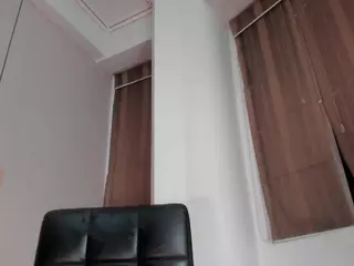 EmilyWatsonn's Live Sex Cam Show