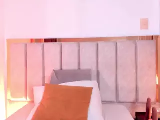 EmilyWatsonn's Live Sex Cam Show