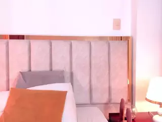 EmilyWatsonn's Live Sex Cam Show