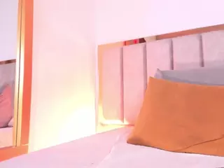 EmilyWatsonn's Live Sex Cam Show