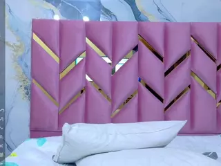 LITTLE MIAKAELA's Live Sex Cam Show