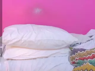LITTLE MIAKAELA's Live Sex Cam Show