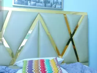 LITTLE MIAKAELA's Live Sex Cam Show
