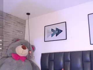 TinnaGoddess's Live Sex Cam Show