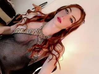Live cam show with LiillyRousse