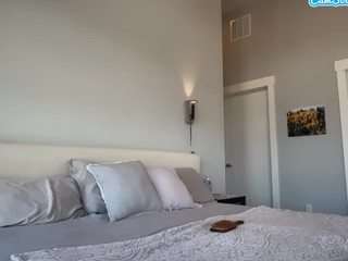 Offline cam show with Little Native