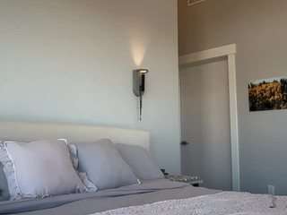 Live cam show with Little Native