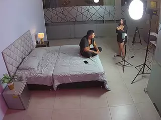 voyeurcam jb room 4's Live Sex Cam Show