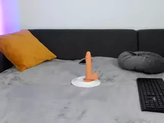 reynnna1's Live Sex Cam Show