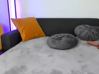 reynnna1's Live Sex Cam Show