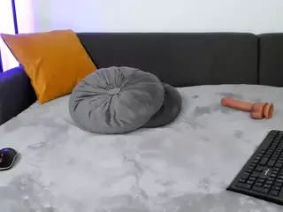 reynnna1's Live Sex Cam Show