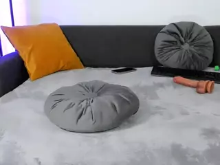 reynnna1's Live Sex Cam Show