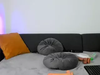 reynnna1's Live Sex Cam Show