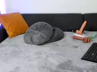 reynnna1's Live Sex Cam Show