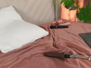 Kira's Live Sex Cam Show