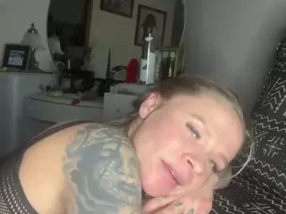 Cce9388's Live Sex Cam Show