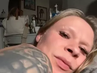 Cce9388's Live Sex Cam Show