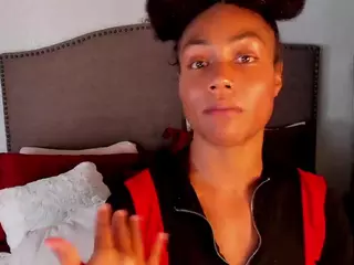 YAYA's Live Sex Cam Show