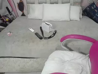EMMASWEET1's Live Sex Cam Show