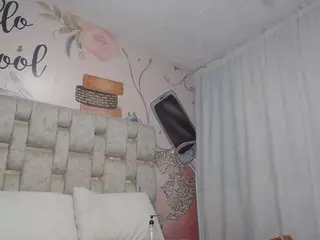 EMMASWEET1's Live Sex Cam Show