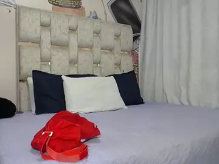 EMMASWEET1's Live Sex Cam Show