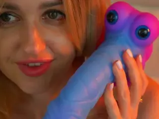 TinaDeluxxe's Live Sex Cam Show