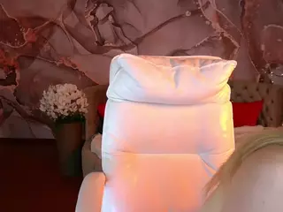 TinaDeluxxe's Live Sex Cam Show