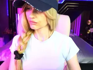 TinaDeluxxe's Live Sex Cam Show