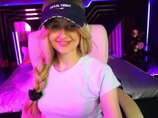 TinaDeluxxe's Live Sex Cam Show