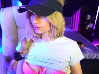 TinaDeluxxe's Live Sex Cam Show