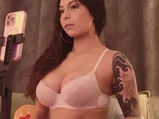 LAURAAX's Live Sex Cam Show
