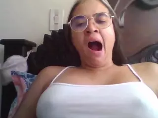 Trianabell's Live Sex Cam Show