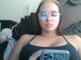 Trianabell's Live Sex Cam Show