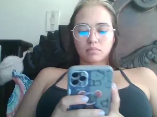 Trianabell's Live Sex Cam Show